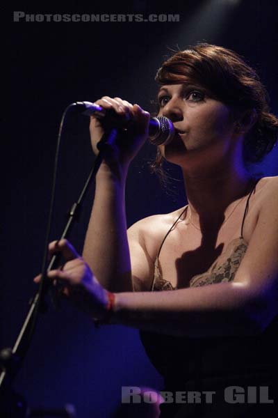 NOUVELLE VAGUE - 2006-06-14 - PARIS - Le Bataclan - Melanie Pain